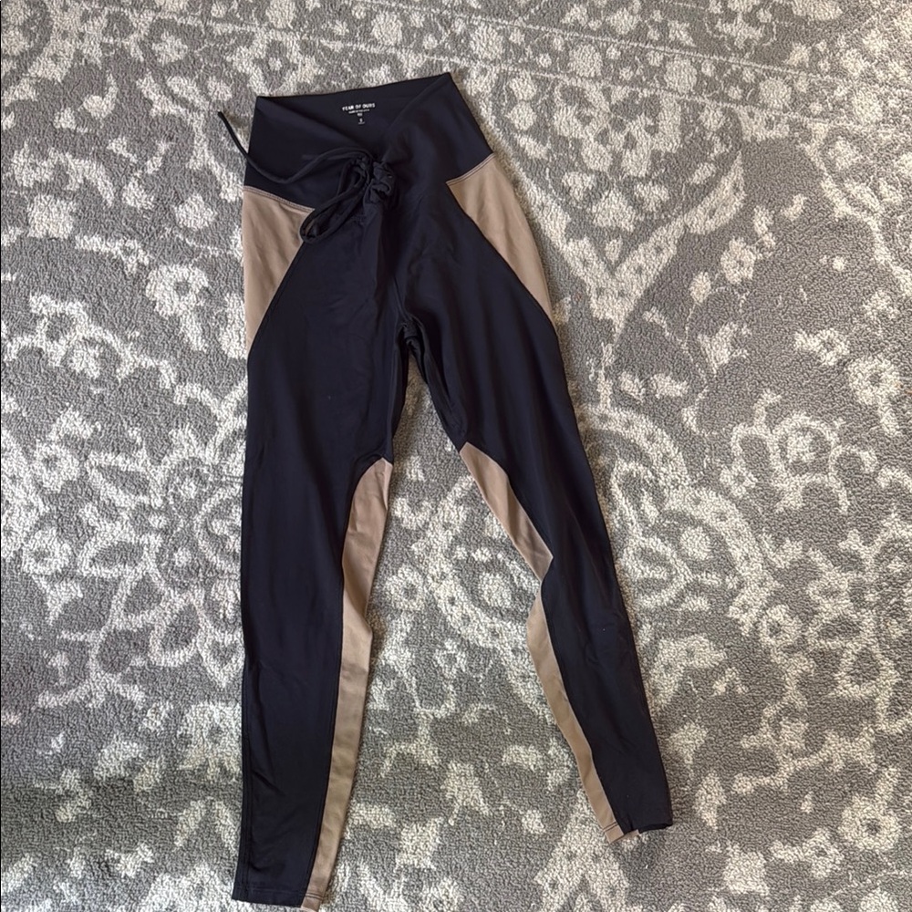 Year of Ours Black and Tan Leggings